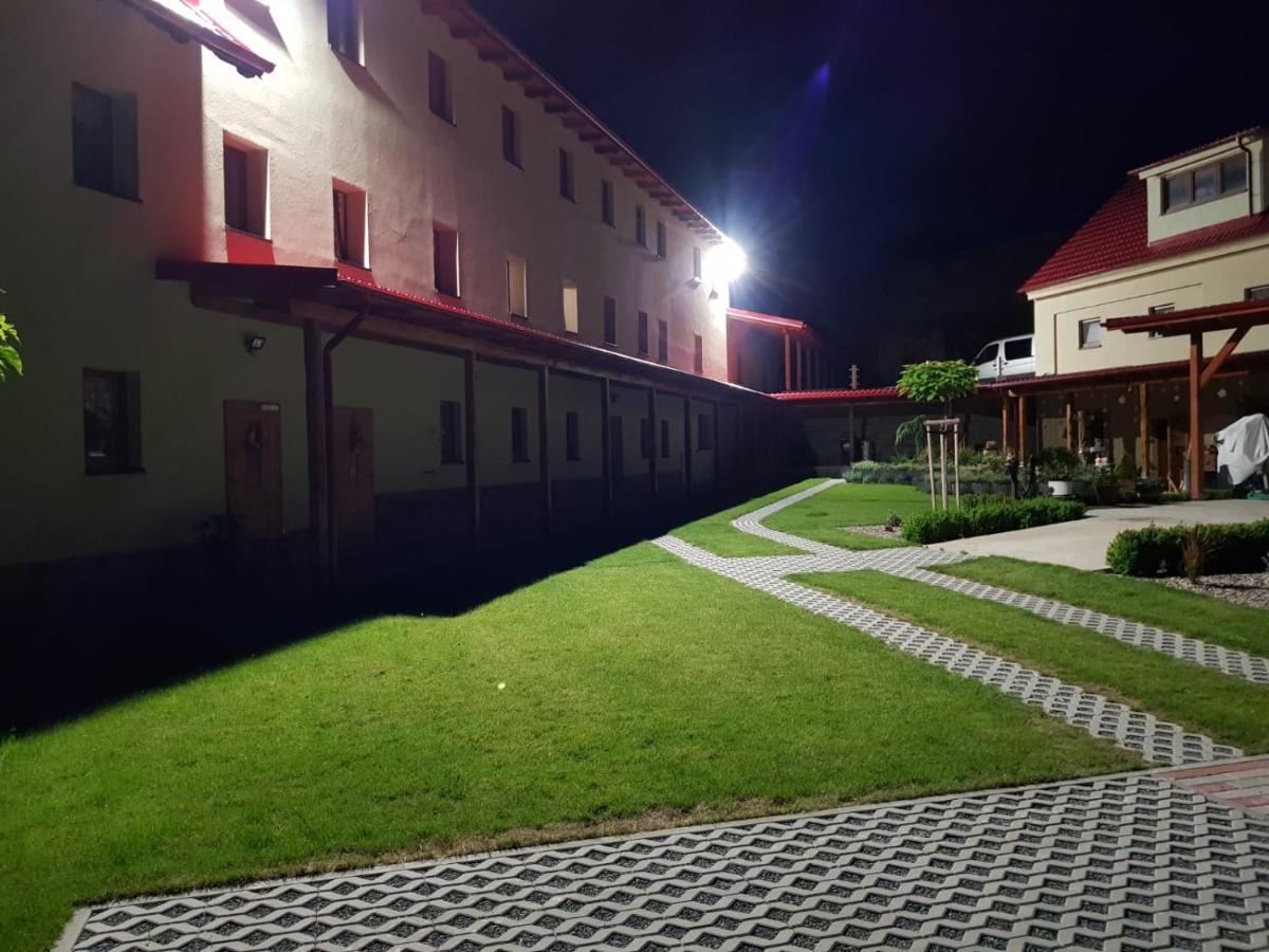 Bendovsky Dvur Panzió Dusniky Kültér fotó